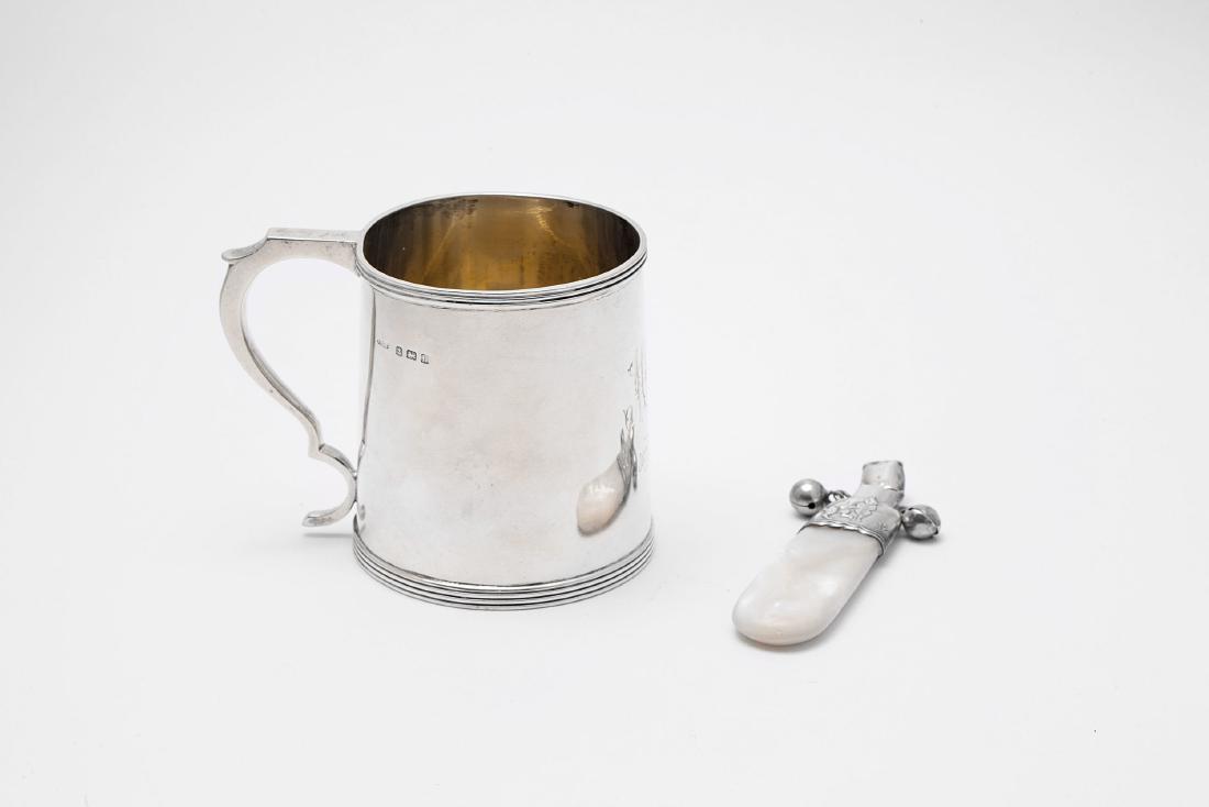 An Edward VII silver child's cup in the Georgian taste (1 of 5)