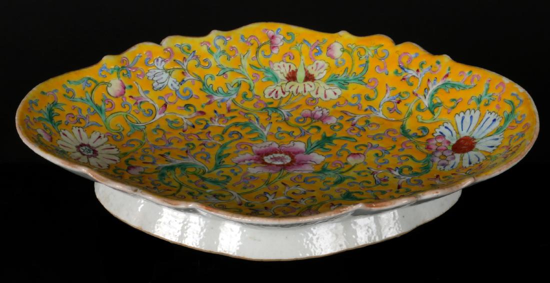 A Chinese famille rose tray (1 of 4)