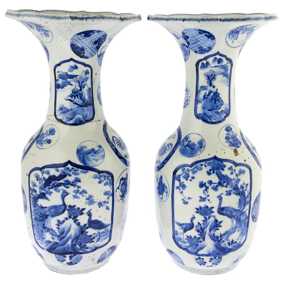 A pair of Chinese underglaze blue vases (1 of 9)