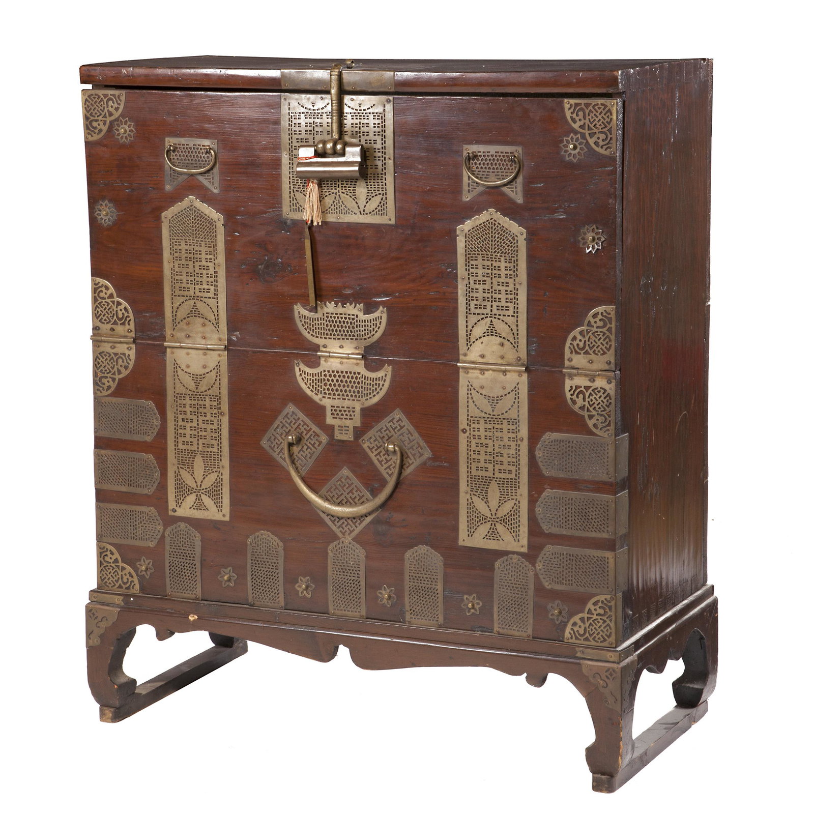 Korean Bandaji Chest: 43 1/2 x 37 x 17 7/8 inches #koreanfurniture