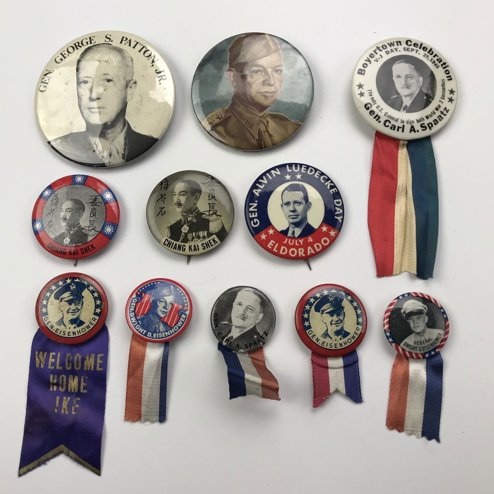 Group of 26 WWII Generals & Admirals Buttons Pinbacks (1 of 5)