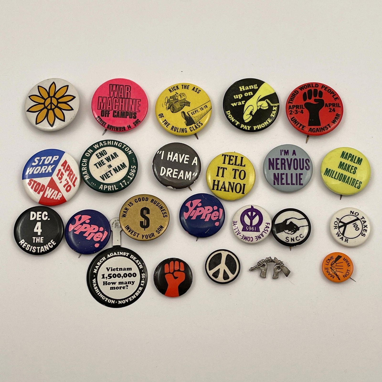 90 Anti Vietnam War Protest Buttons Pinbacks (1 of 3)