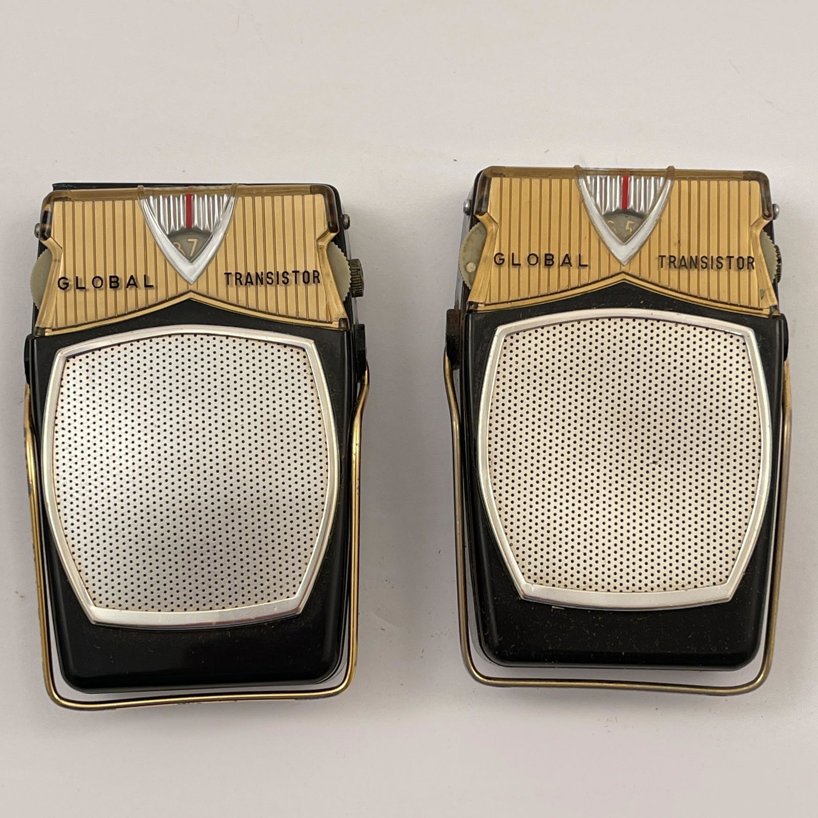 2 Vintage Black Global Transistor Radios (1 of 5)