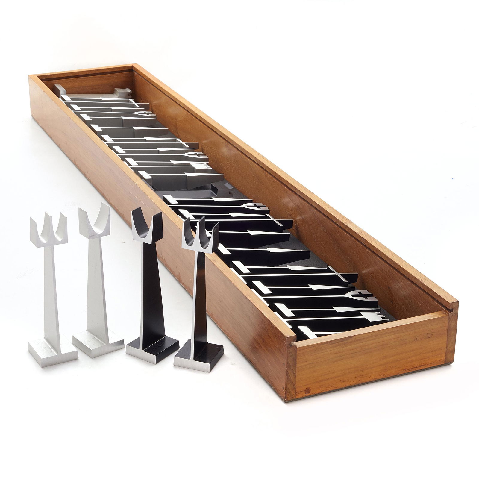 Austin Cox, ALCOA Aluminum Chess Set (1 of 2)