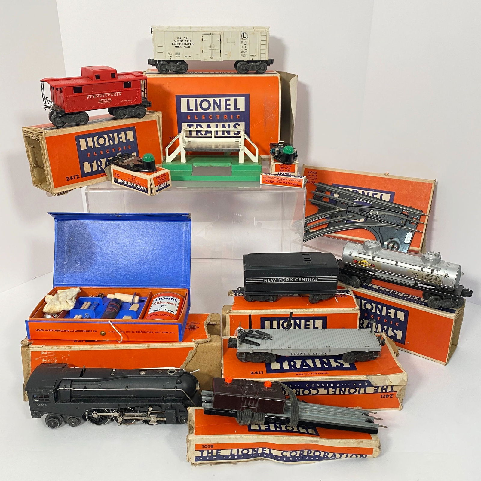 Post War Lionel 221 O Gauge New York Central Steam Locomotive And Tender And Nine Other Boxed Lionel (1 of 3)