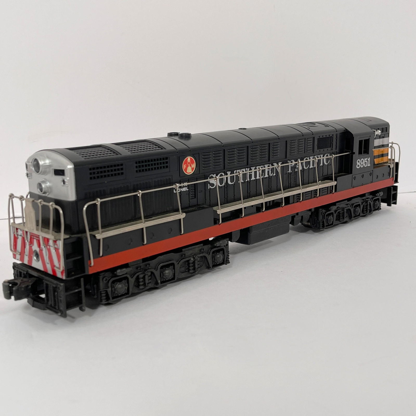 Lionel 6-8951 Southern Pacific Fairbanks Morse Diesel Locomotive, Black livery, die cast plastic and (1 of 3)