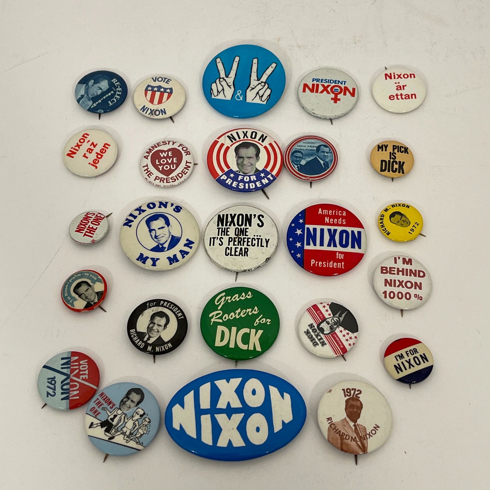 Vintage Group of 100 Richard Nixon Various Campaign Buttons, Vintage group from various campaigns, (1 of 3)