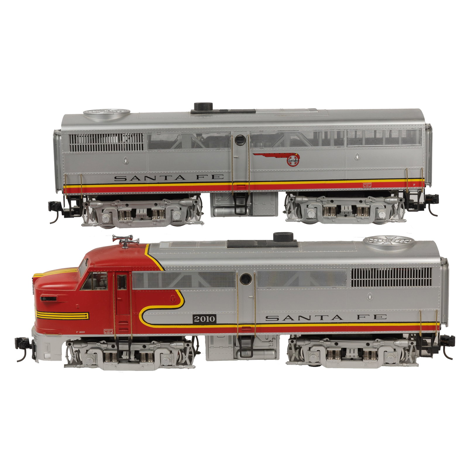 Aristo Craft Santa Fe 2010 & 2060: Aristo Craft Santa Fe 2010 & 2060 Aristo-Craft G Santa Fe Warbonnet Diesel Locomotive #2010 & car #2060. Featuring a plastic body construction, plastic trucks with metal wheels, knuckle couplers and a