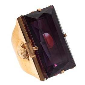 Synthetic Alexandrite-Like Sapphire, 18k Yellow Gold Ring