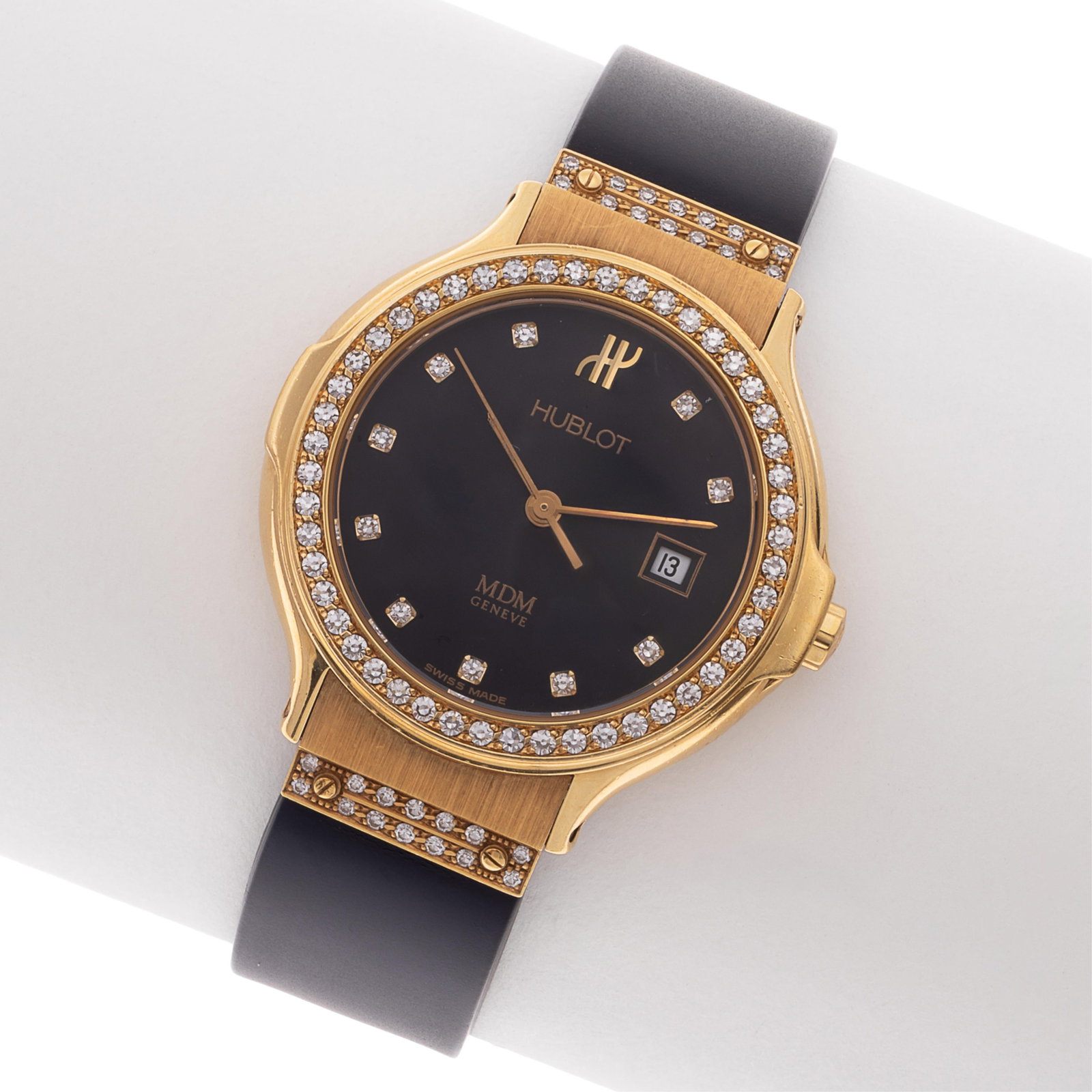 Hublot Diamond, 18k 'Classic Fusion' Wristwatch: Hublot Diamond, 18k 'Classic Fusion' Wristwatch DIAL: Round, black, diamond hour markers, gold baton hands, center seconds sweep, date aperture at 3 o'clock, Hublot, MDM, Geneve, Swiss. MOVEMENT: Quar