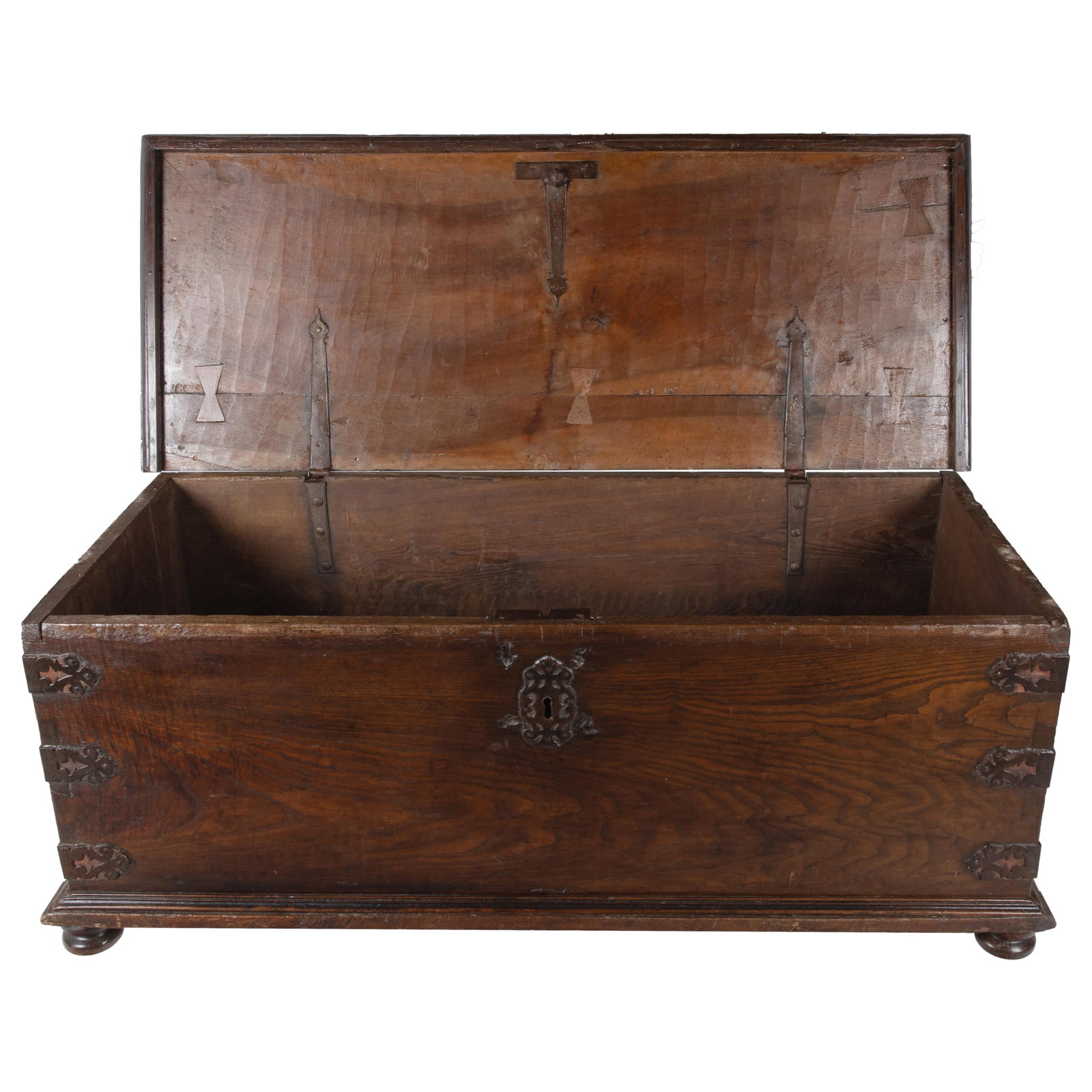 Spanish Baroque Walnut Trunk - 7