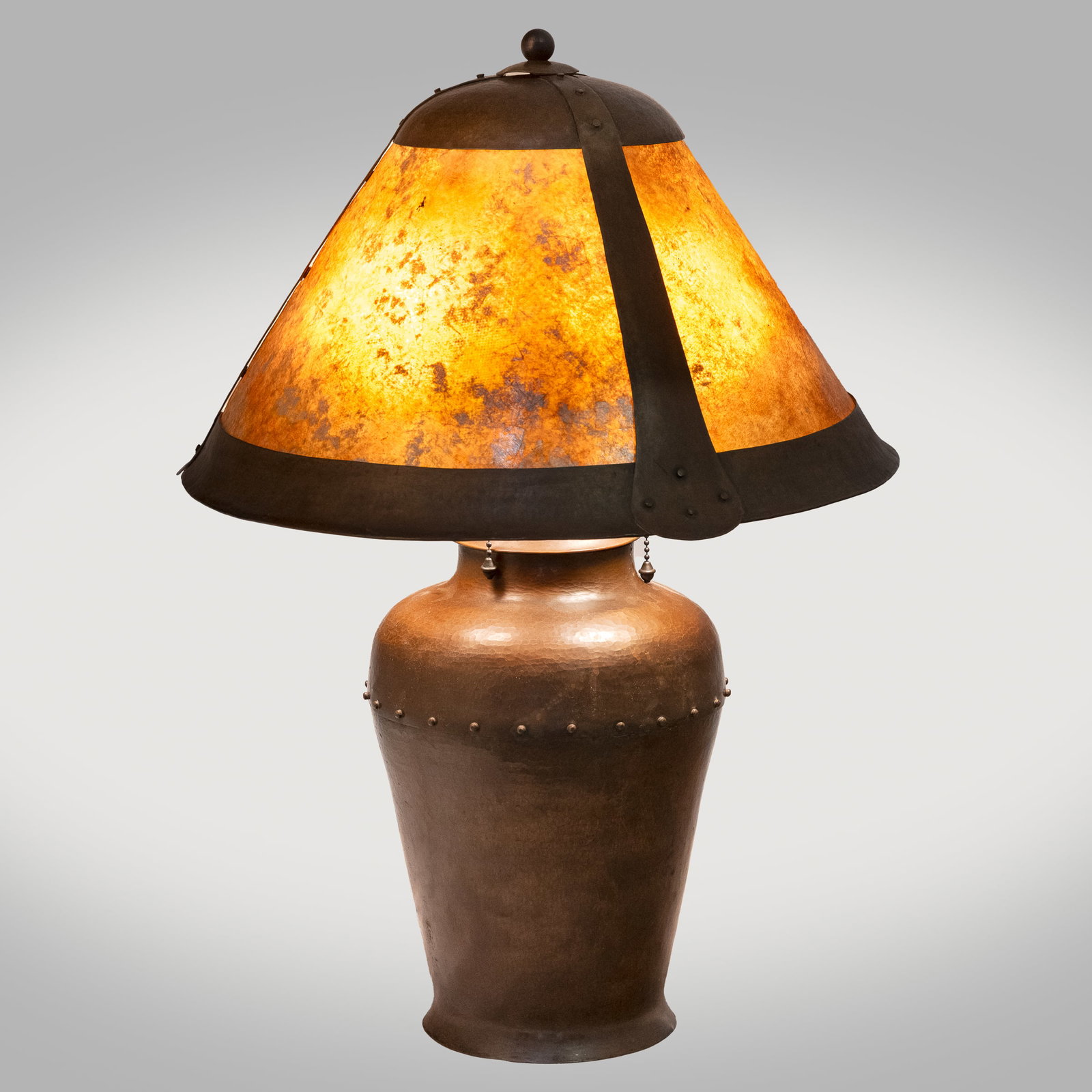 Arts & Crafts Hammered Copper Table Lamp Audel Davis Shade: Arts & Crafts Hammered Copper Table Lamp Audel Davis Shade School of Dirk Van Erp Arts & Crafts hammered copper urn form three socket table lamp with associated mica shade by Audel Davis (Berkeley,