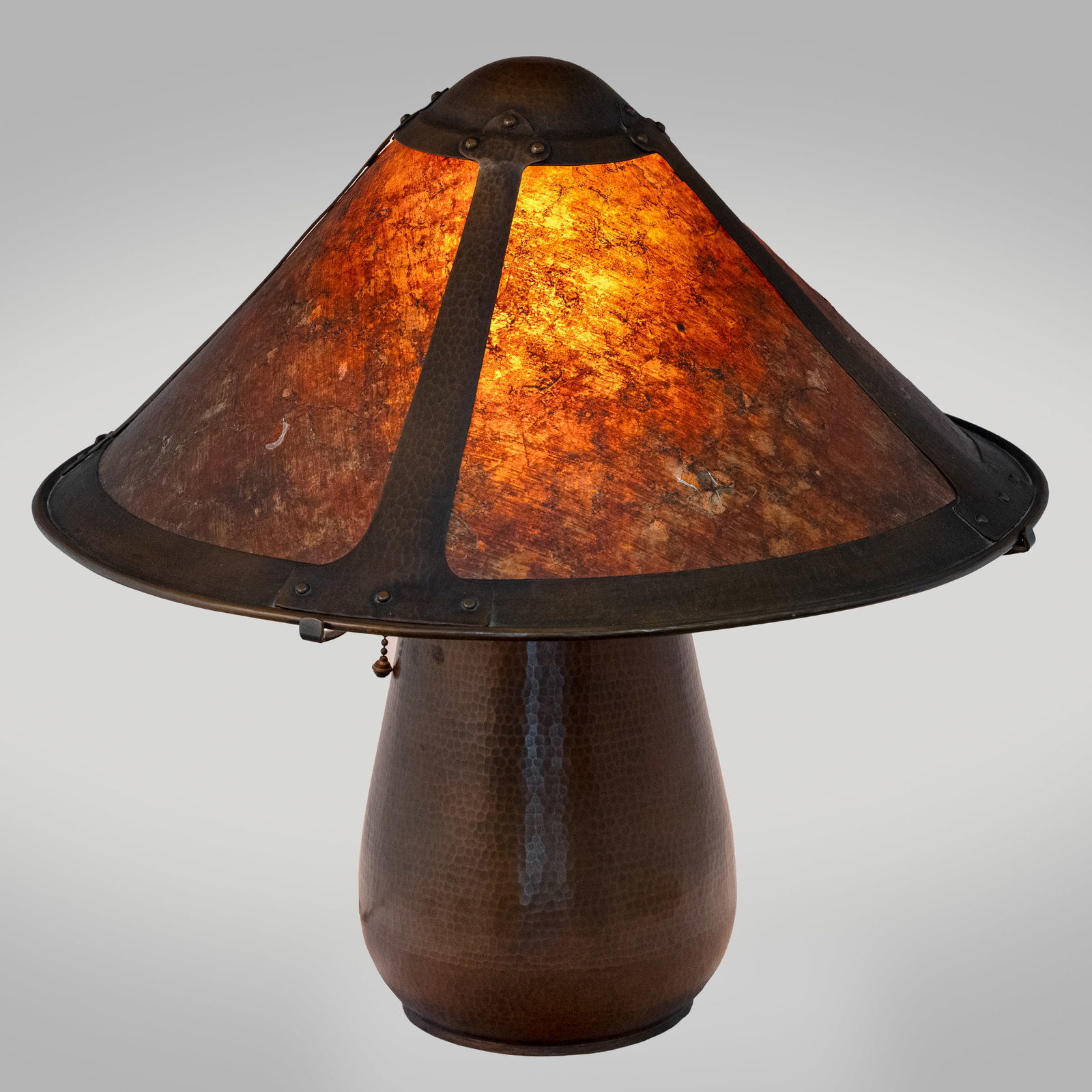 Aurora Handcraft Hammered Copper Table Lamp: Aurora Handcraft Hammered Copper Table Lamp Aurora Handcraft Arts & Crafts style hammered copper single socket table lamp with mica shade. Impressed mark to underside 'Aurora Handcraft 1989.' 17in. x