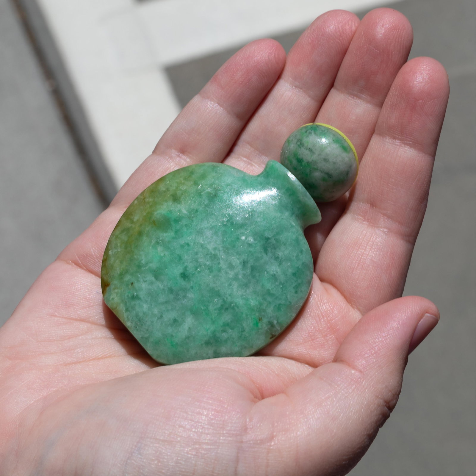 Apple Green Jadeite Snuff Bottle - 2