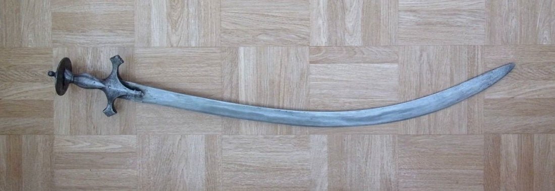 Antique Indo Persian / Timurid Shamshir Tulwar: Indo Persian Tulwar Sabre. Indian Wootz blade & HIlt. 17 TH C. Length: 88 cm