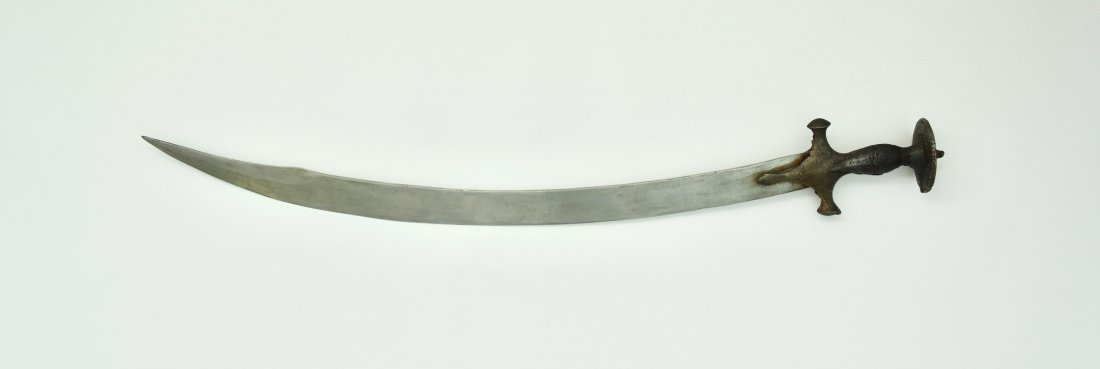 Indo Persian Tulwar Sword: Indo Persian Antique Tulwar Sword. Length: 72 cm