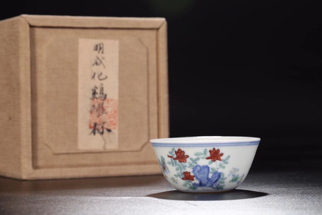 A DOUCAI GLAZED CUP (1 of 6)