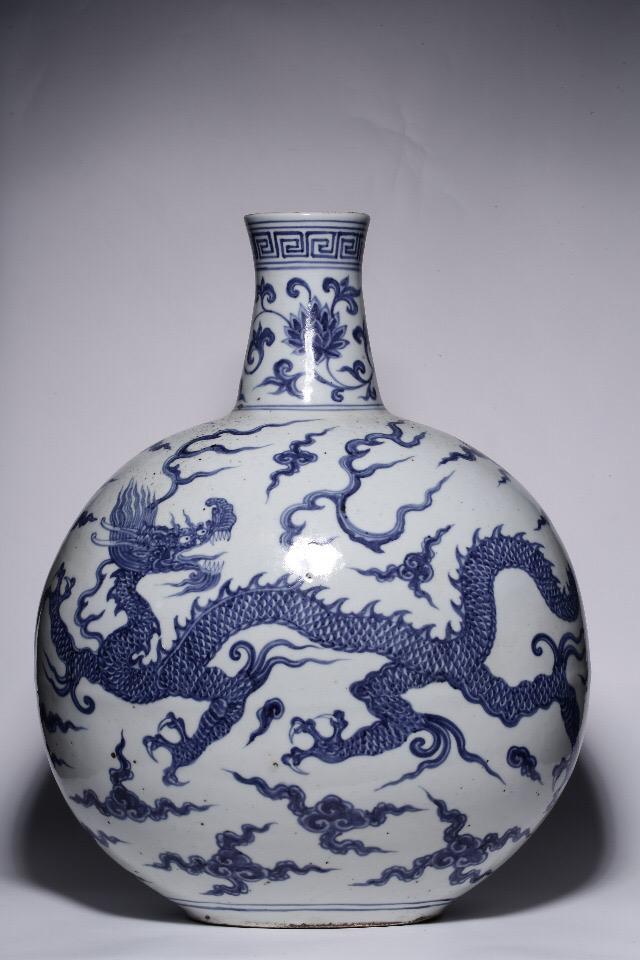 CHINESE BLUE & WHITE DRAGON VASE (1 of 6)