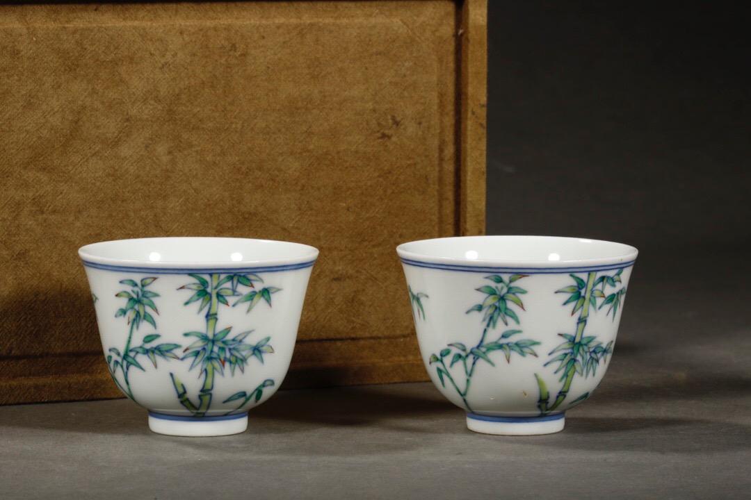 YONGZHENG MARK, PAIR OF CHINESE DOUCAI CUP (1 of 6)