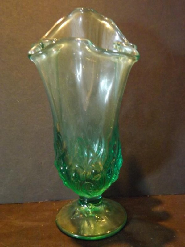 FENTON LILY OF THE VALLEY VASE (1 of 7)