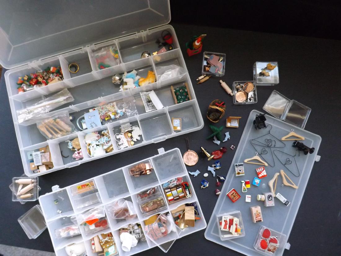 DOLL HOUSE ACCESSORIES (1 of 10)