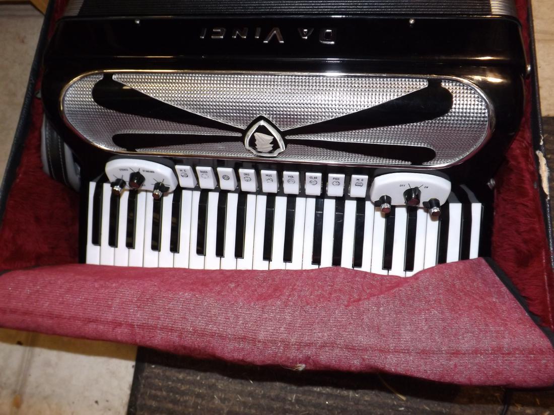 DA VINCI ACCORDIAN MODEL MM SPECIAL WITH CASE (1 of 10)