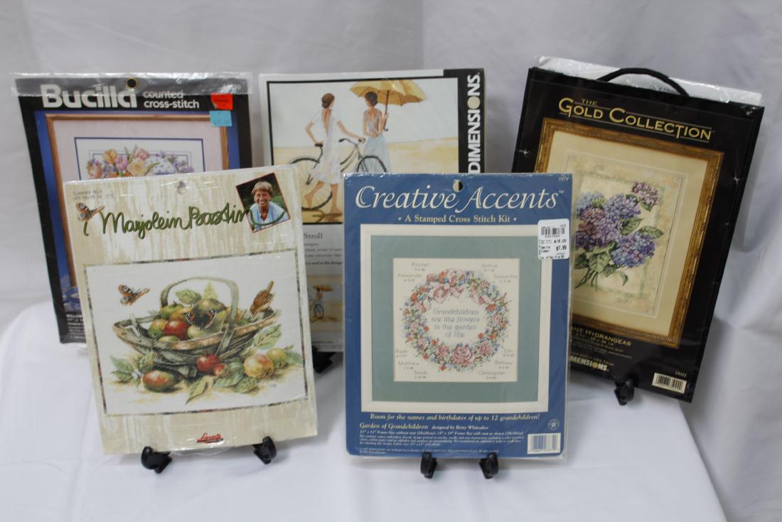 5 NIP COUNTED CROSS STITCH KITS: 5 NIP COUNTED CROSS STITCH KITS - THE GOLD COLLECTION BY DIMENSIONS - ELEGANT HYDRANGEAS 35022 - LANARTE BY LEISURE ARTS - SUMMER FRUIT BY MARJOLEIN BARSAIN - DIMENSIONS SEASIDE STROLL 35197 - BUCILLA