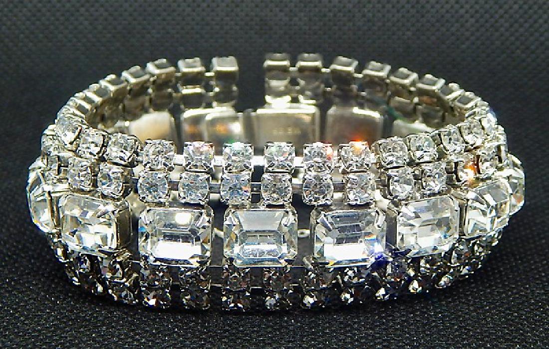 Beautiful Vintage Weiss Rhinestones Bracelet (1 of 4)