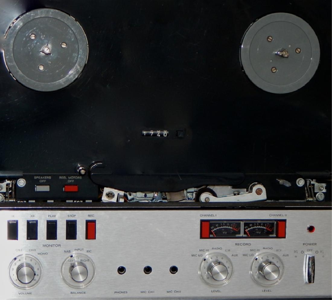 Vintage Mid Century Reel to Reel: 1960s - '70s. In great condition. Measures 8" x 16" x 14".