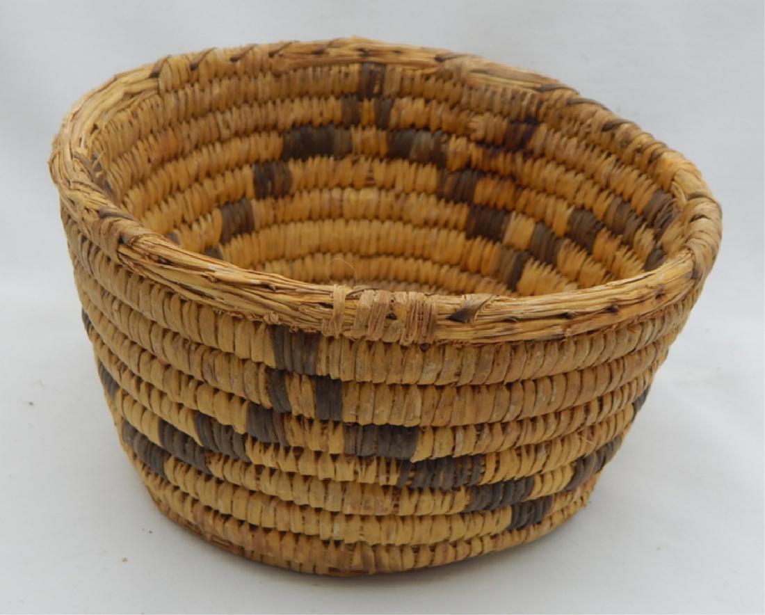 Vintage Native American Hand Made Basket (1 of 2)