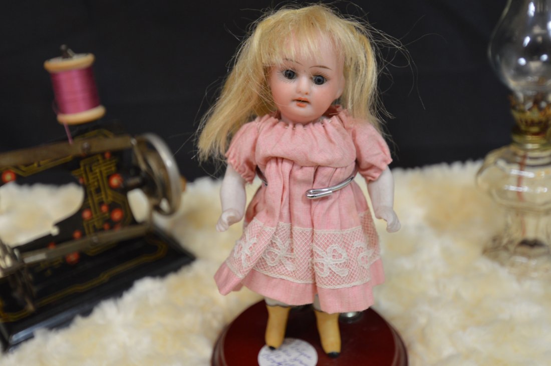 Antique All Bisque Swivel Head 5 1/2" (1 of 4)