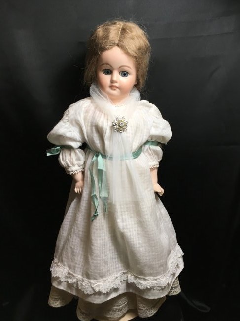 Antique Bisque Shoulder Head ~ ABG ??? ~ (1 of 9)