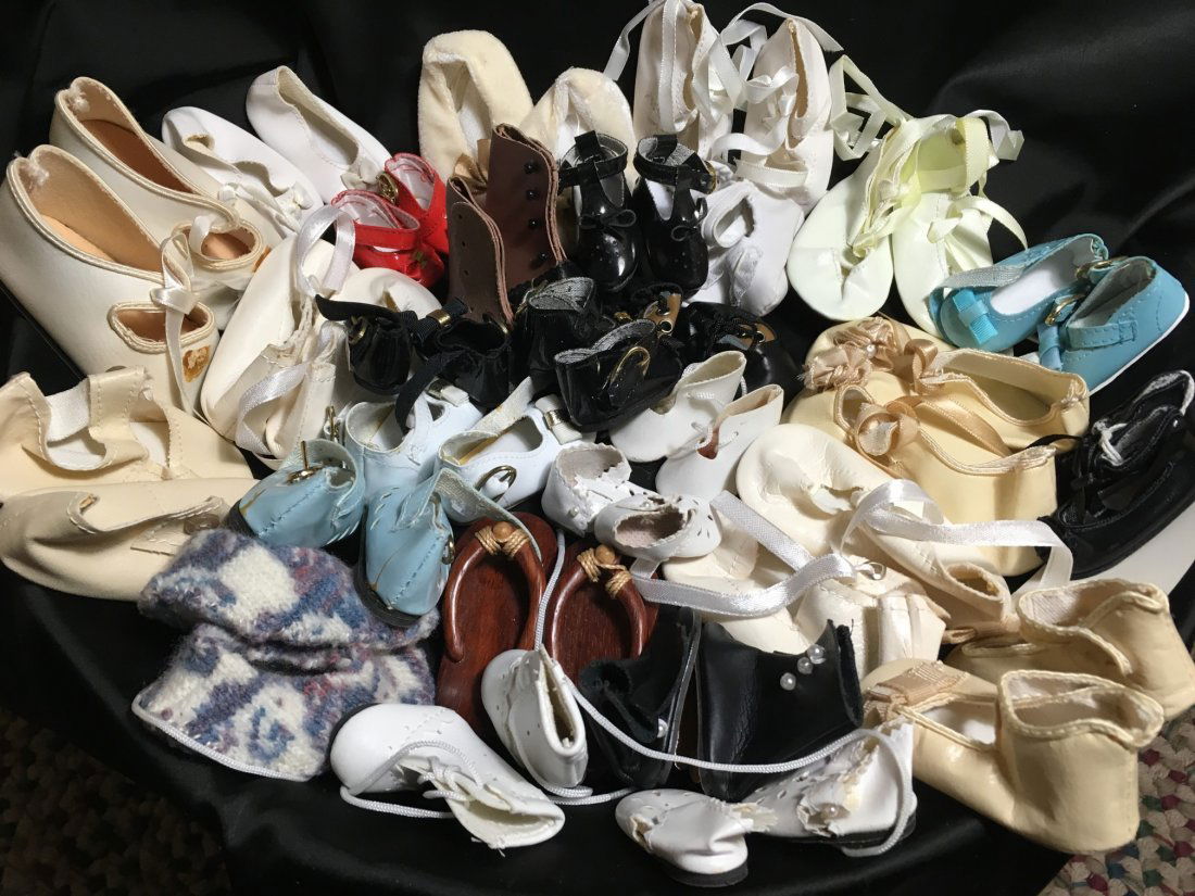 Great Lot of Vintage Doll Shoes 30 Pairs (1 of 4)