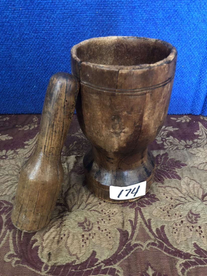 Antique Wooden Moartar and Pestle: Moartar and Pestle in wood. Pestle has large crack down side of body.