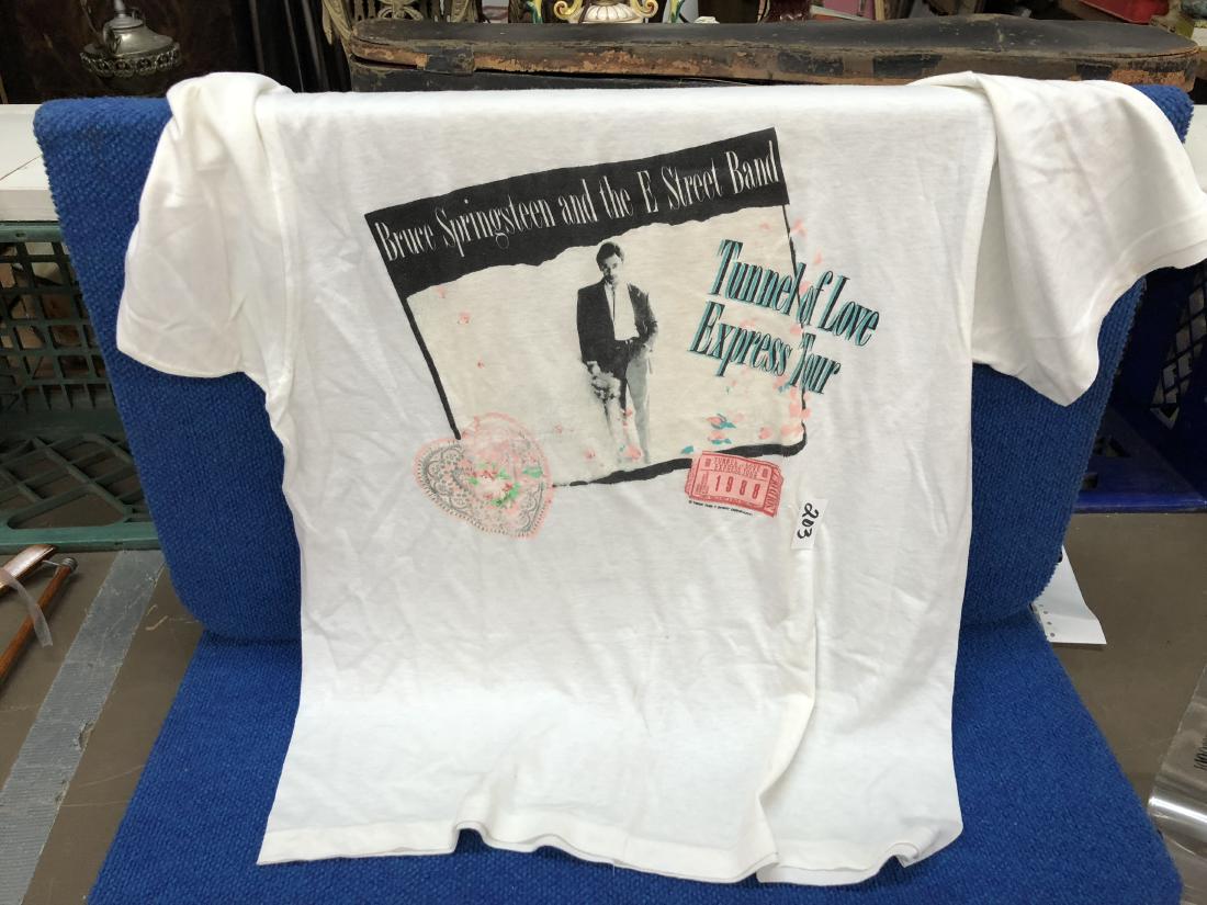 Bruce Springsteen & the E-Street Tunnel of Love 1988: Size XL with slight discoloration from age.