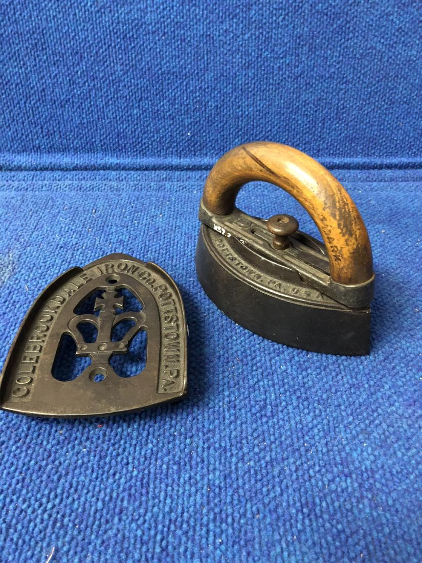 Colebrookdale Iron and Trivet: Iron and trivet by colebrookdale. Full size with handle.