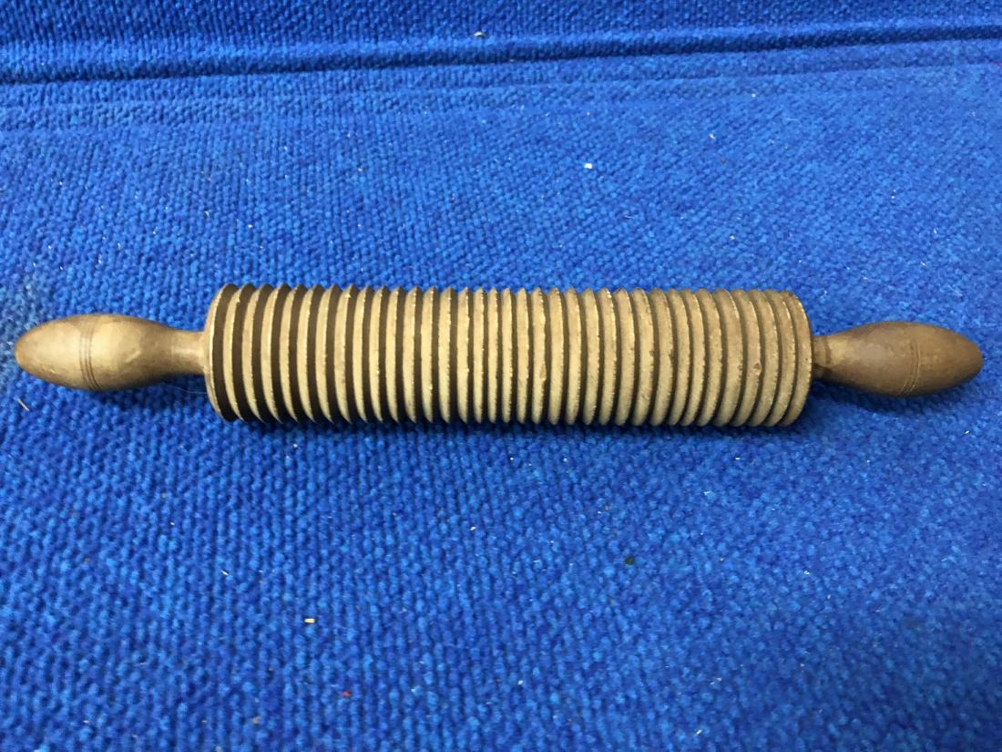 Rolling Pin Wood: Wooden Rolling Pin with ribbed body