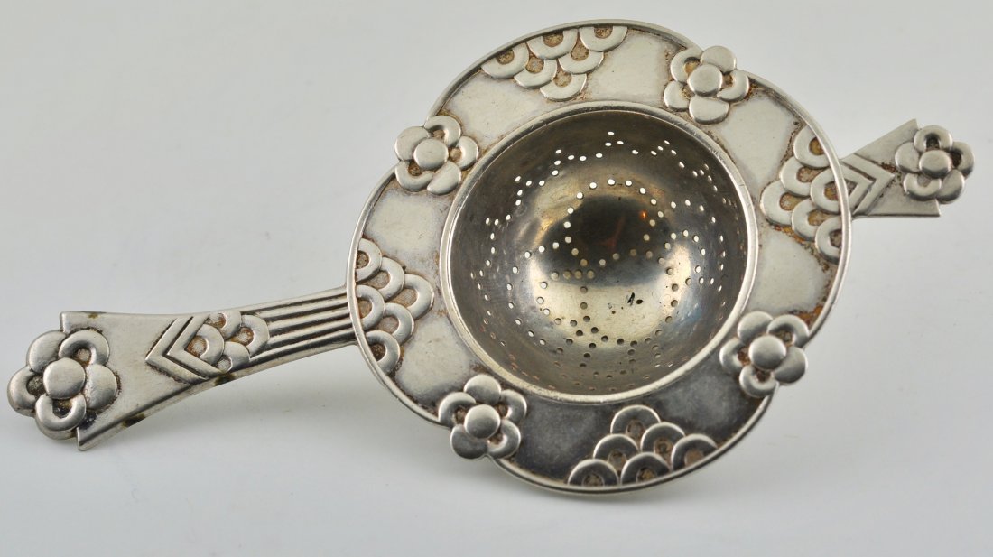Arts & Craft Continental Sterling Tea Strainer (1 of 1)