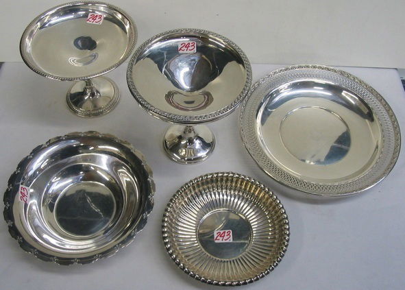 A GROUP OF 5 STERLING SILVER TABLE ACCESSORIES: a: A GROUP OF 5 STERLING SILVER TABLE ACCESSORIES: a pierced round plate, marked with the Whiting Silver Co. trademark, 9 in. dia.; a Wallace candy bowl, pierced fleur de lis band, 7-1/4 in. dia.; a cand