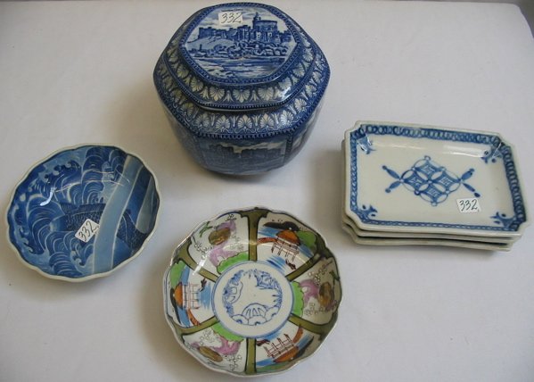 FIVE JAPANESE IMARI PORCELAINS AND AN ENGLISH TEA