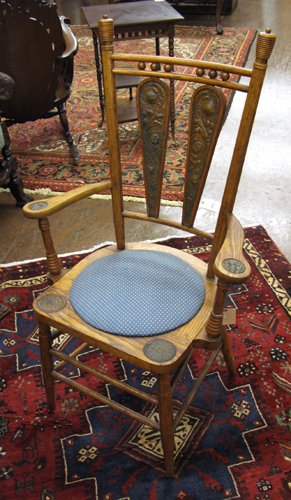 AN OAK AND BRASS REPOUSSE HALL CHAIR, American, la