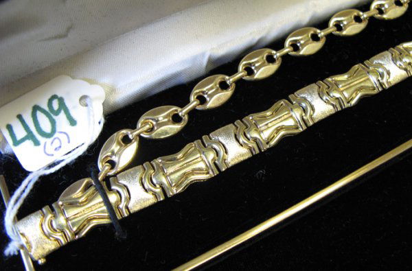 TWO FOURTEEN KARAT YELLOW GOLD CHAIN BRACELETS, 9: TWO FOURTEEN KARAT YELLOW GOLD CHAIN BRACELETS, 9 and 7-1/2 inch gold link chains, together weighing 21.8 grams.