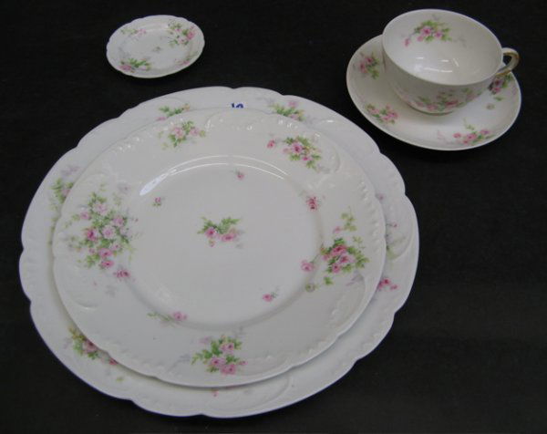 THEODORE HAVILAND, LIMOGES, FRANCE CHINA SET, 93 p: THEODORE HAVILAND, LIMOGES, FRANCE CHINA SET, 93 pieces, in a small floral pattern on white ground, with gold accents. Including 12 dinner plates; 12 salad plates; 12 soup bowls; 12 fruit bowls; 12 bu