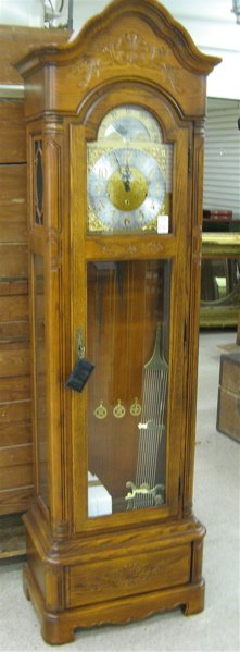 AN OAK TALLCASE FLOOR CLOCK, Howard Miller Clock C: AN OAK TALLCASE FLOOR CLOCK, Howard Miller Clock Co., Zeeland, Michigan, model 610-177, manufactured 1989, having a 3-weight movement striking Westminster, Whittington or Winchester chimes on 12 tone