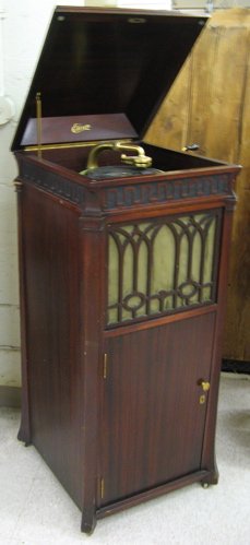 EDISON DISC PHONOGRAPH, Thomas A. Edison, Inc., O: EDISON DISC PHONOGRAPH, Thomas A. Edison, Inc., Orange, N.J., c. 1915-1927, model C-250 "Chippendale", large floor model mahogany case with lift top, front pierced speaker grill and lower record stora