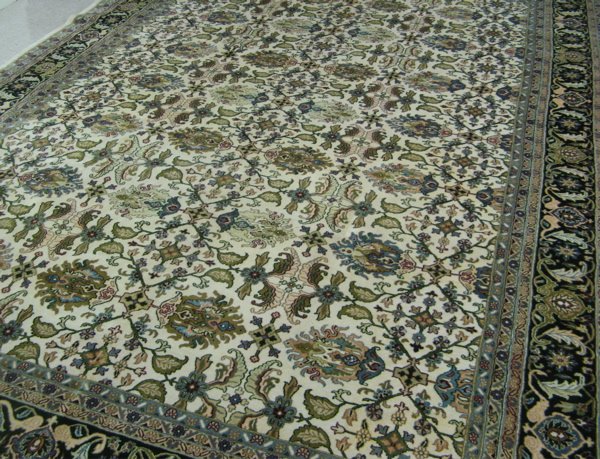 FINE PAKISTANI PERSIAN CARPET, overall foliate de