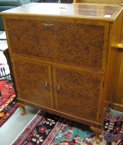 WALNUT AND BURL WALNUT CABINET BAR, Queen Anne de