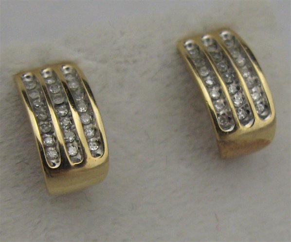 PAIR OF DIAMOND AND 10 KARAT GOLD EARRINGS, each i