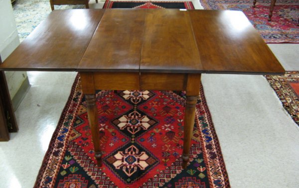 DROP-LEAF DINING TABLE, American, 19th century st