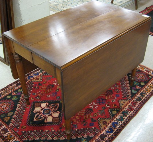DROP-LEAF DINING TABLE, American, 19th century st - 2